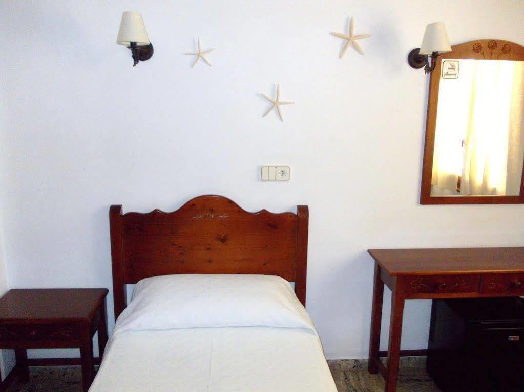 Hostal Rey Santa Eularia des Riu Exteriör bild
